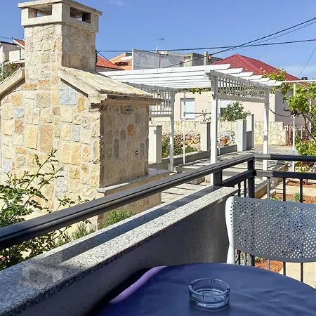 1 Bedroom Gorgeous Apartment In Vir Apartament