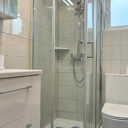 1 Bedroom Gorgeous Apartment In Vir Apartament *
